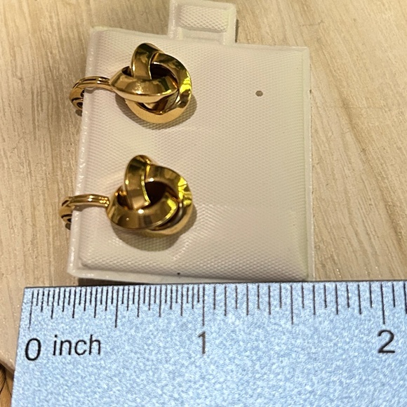 Vintage Monet Gold Tone Interlocking Love Knot Clip On Earrings. - Picture 8 of 9